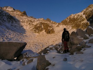Partie supérieure de la vallée de Salenques avec les contreforts du bec|pointe Russell et au-délà la crête de Salenques avec le Fourche Estasen
